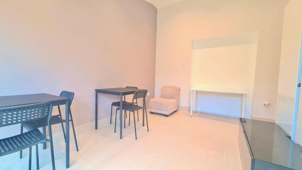 Lovely Private In East Ham Londres